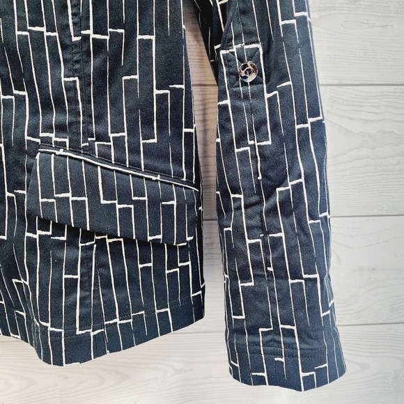 St. John Jacket - Picture 4 of 8